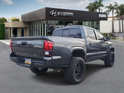 Used 2022 Toyota Tacoma SR image 3
