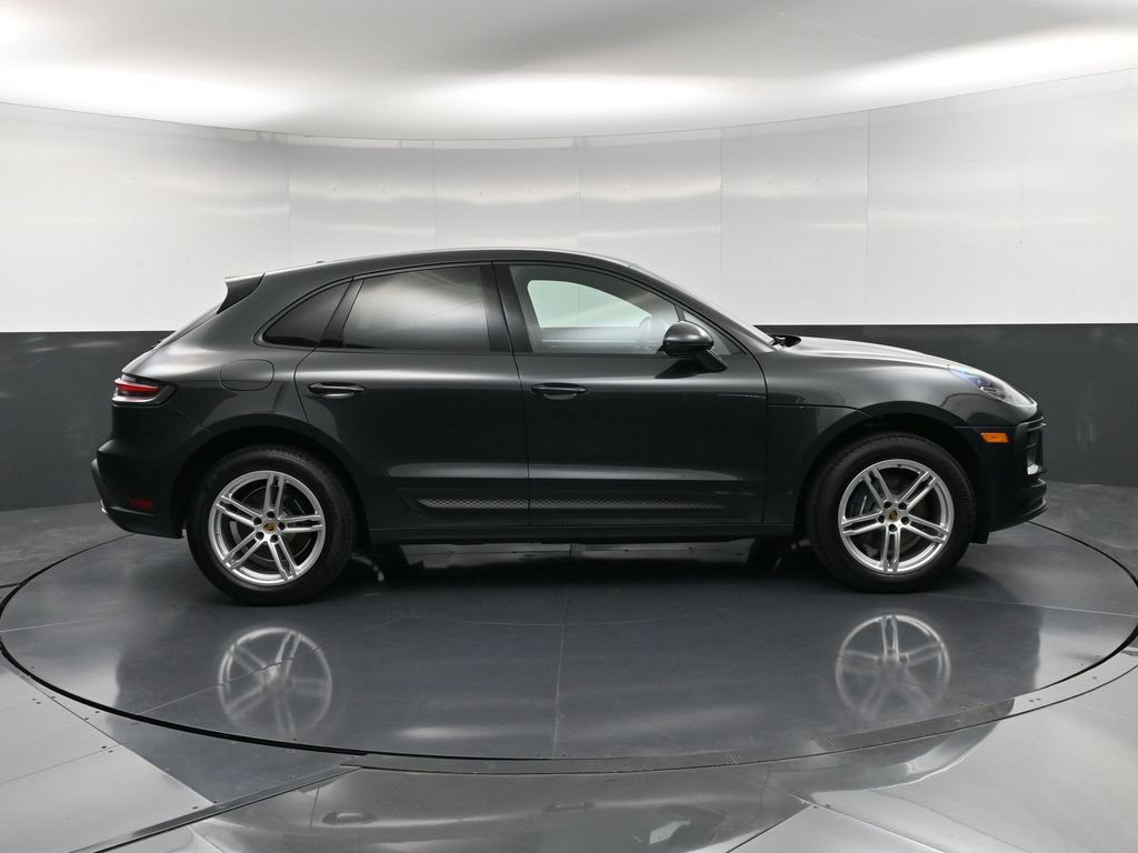 Certified 2025 Porsche Macan AWD/4WD image 9