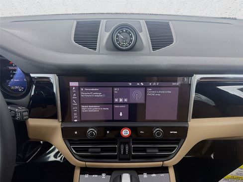 New 2026 Porsche Macan image 19