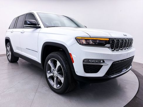 Used 2023 Jeep Grand Cherokee 4WD 4xe w/ Luxury Tech Group II image 14