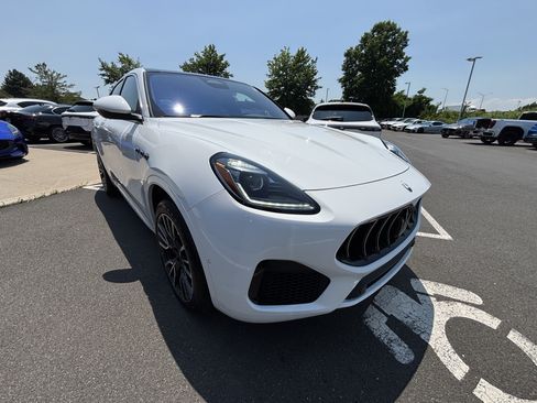 Used 2025 Maserati Grecale Folgore AWD/4WD image 11