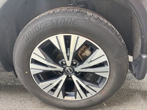 Used 2023 Nissan Rogue SV image 8