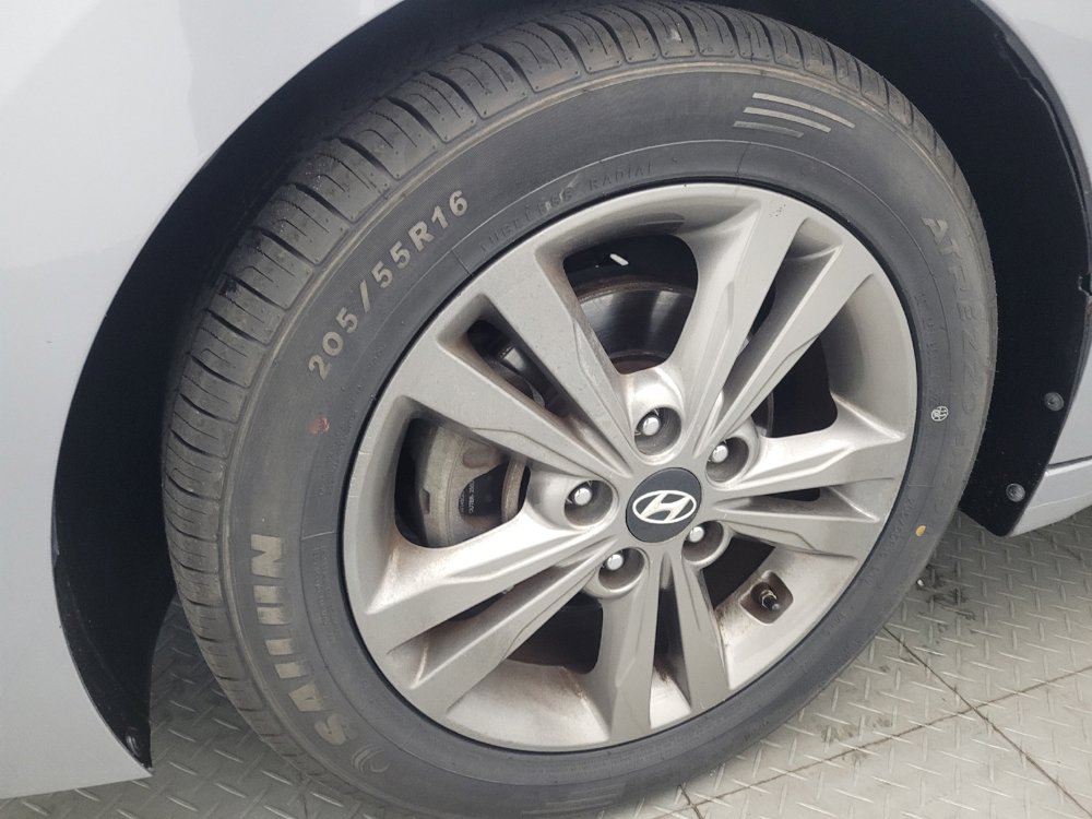 Used 2017 Hyundai Elantra SE FWD image 31