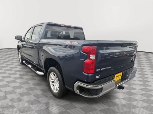 Used 2022 Chevrolet Silverado 1500 LT AWD/4WD image 3