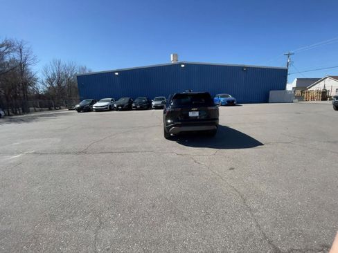 Used 2025 Chevrolet Equinox LT image 16