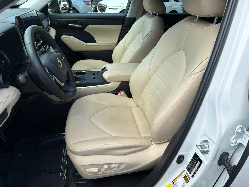 Used 2023 Toyota Highlander XLE FWD image 11