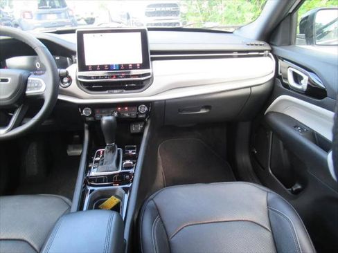 Certified 2025 Jeep Compass Limited w/ Elite Group AWD/4WD image 14