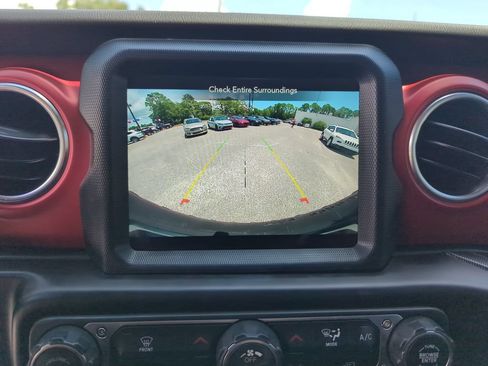 Used 2022 Jeep Wrangler Unlimited Rubicon AWD/4WD image 26