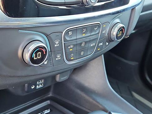 Used 2023 Chevrolet Traverse LT w/ LT Premium Package image 17