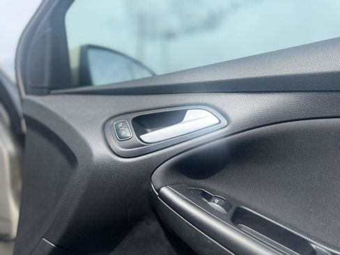 Used 2018 Ford Focus SEL FWD image 35