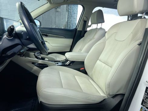 Used 2023 Kia Telluride EX w/ EX Captain's Chair Package FWD image 12