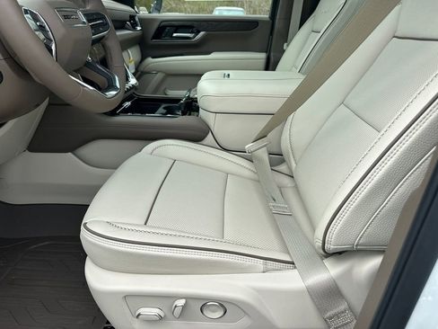 New 2026 GMC Yukon XL Denali w/ Denali Reserve Package image 10