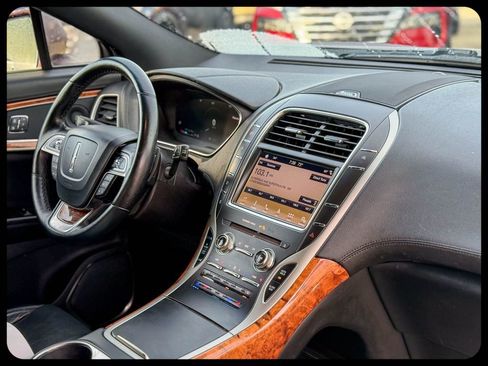 Used 2019 Lincoln Nautilus Reserve image 19