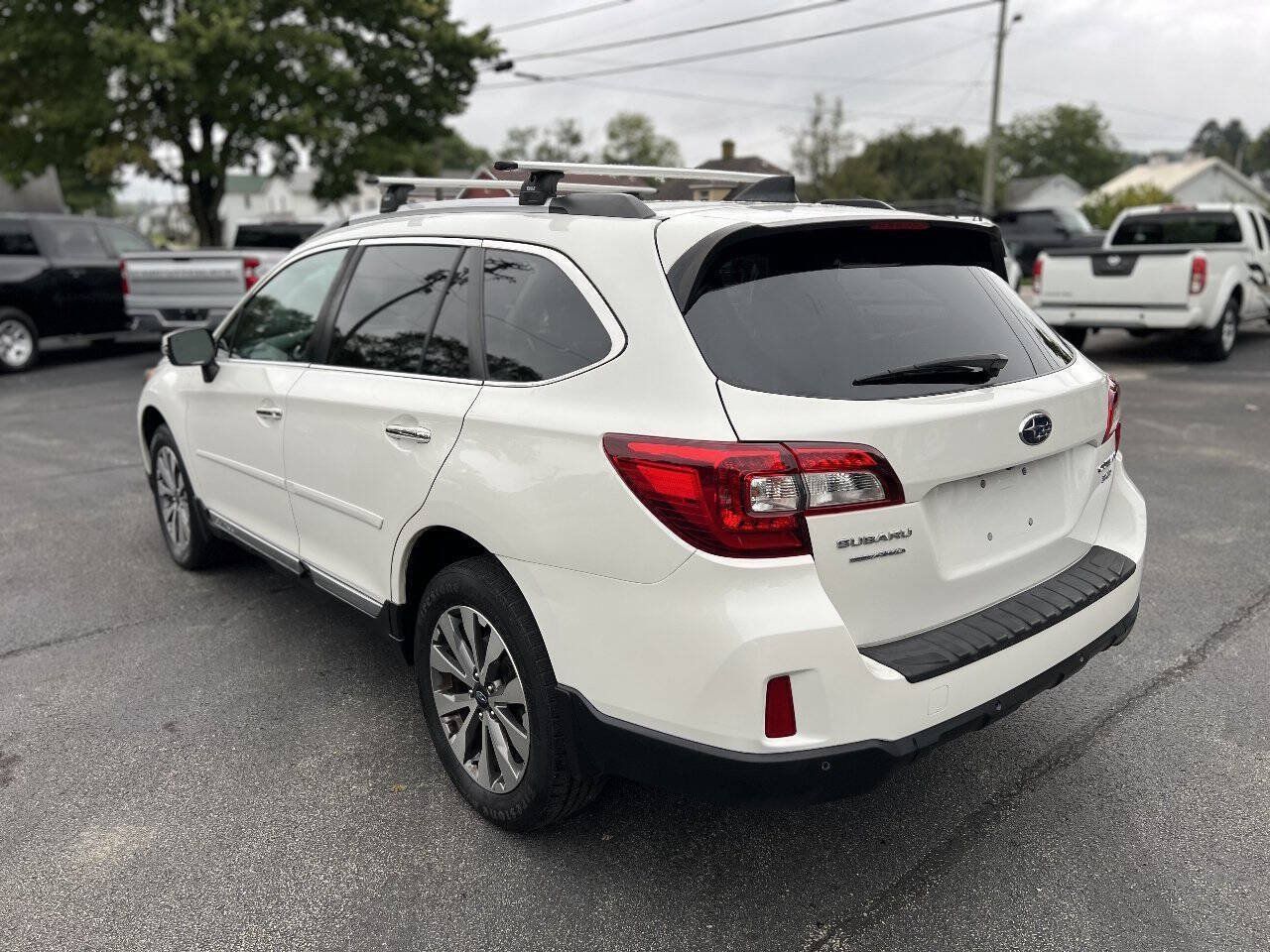 Used 2017 Subaru Outback 3.6R Touring w/ Popular Package #5A AWD/4WD image 7