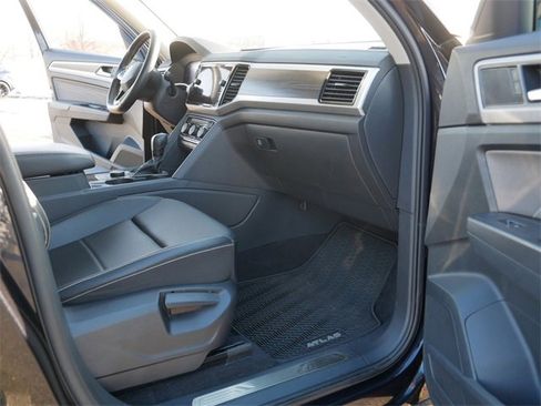 Used 2022 Volkswagen Atlas SE w/ Black Wheel Package image 20