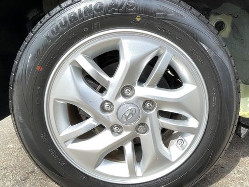 Used 2020 Hyundai Venue SEL FWD image 16