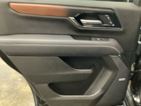 Used 2025 GMC Yukon Denali image 24