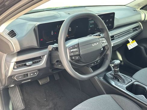 New 2025 Kia K4 LXS image 18