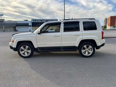 Used 2011 Jeep Patriot Latitude AWD/4WD image 2
