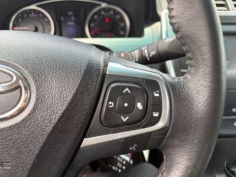 Used 2017 Toyota Camry SE FWD image 33