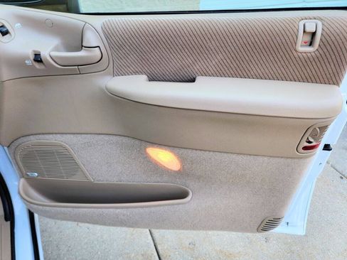 Used 1996 Dodge Grand Caravan LE FWD image 32