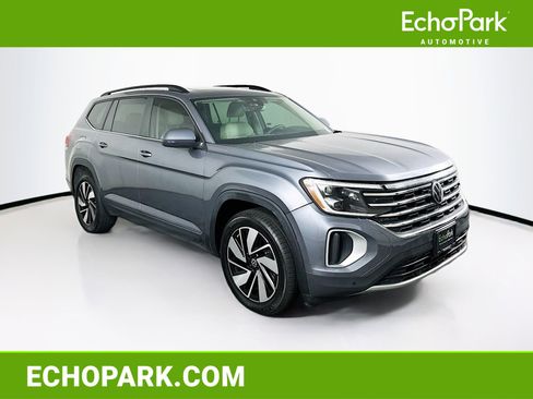 Used 2024 Volkswagen Atlas SE w/ Panoramic Sunroof Package FWD image 1