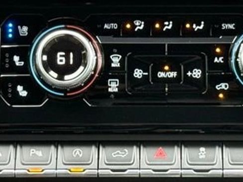 Used 2024 GMC Sierra 1500 AT4 w/ Technology Package image 32