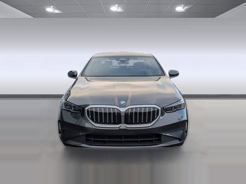 Certified 2025 BMW 530i image 6