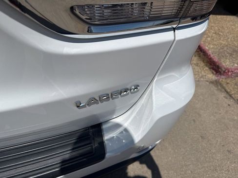 Used 2021 Jeep Grand Cherokee Laredo RWD image 4