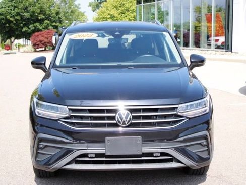 Used 2023 Volkswagen Tiguan SE AWD/4WD image 11