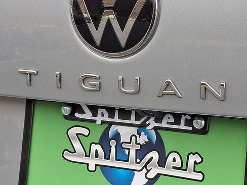 Used 2024 Volkswagen Tiguan SE image 33