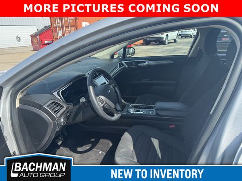Used 2019 Ford Fusion SE FWD image 8