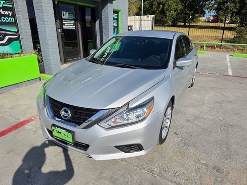 Used 2016 Nissan Altima 2.5 S w/ Power Driver Seat Package FWD image 3