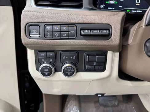 Used 2023 GMC Yukon Denali w/ Denali Reserve Package image 32