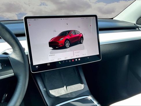 Used 2024 Tesla Model Y Long Range AWD/4WD image 6