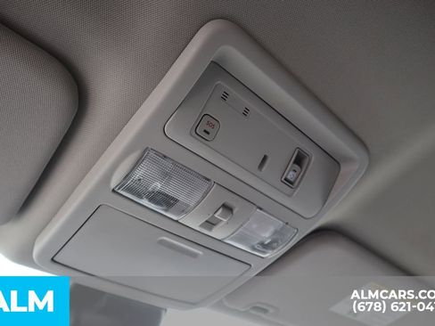 Used 2021 Nissan Titan SV w/ SV Convenience Package image 34