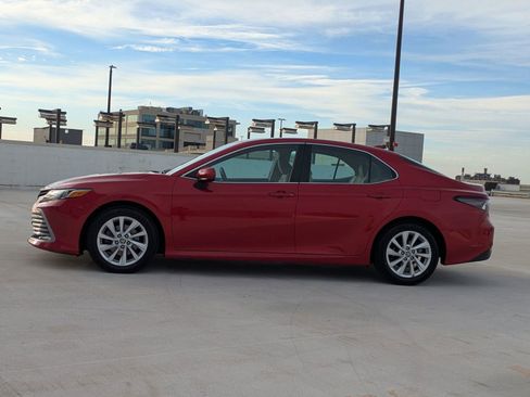 Used 2023 Toyota Camry LE image 4