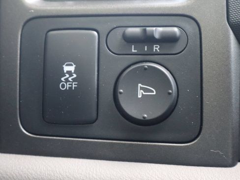Used 2011 Honda CR-V LX image 32