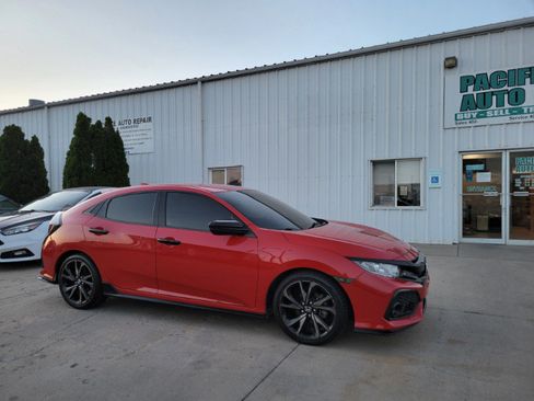 Used 2018 Honda Civic Sport image 9