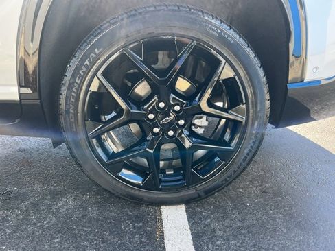 Used 2025 Chevrolet Traverse RS image 57