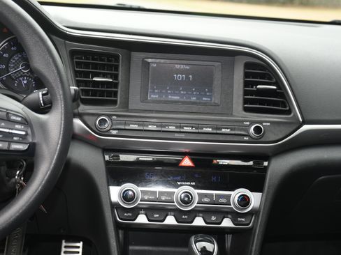 Used 2020 Hyundai Elantra SE w/ Cargo Package (C1) image 15