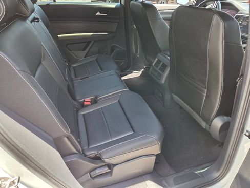 Used 2022 Volkswagen Atlas Cross Sport SE FWD image 14