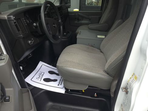Used 2019 GMC Savana 3500 w/ Power Convenience Package image 15