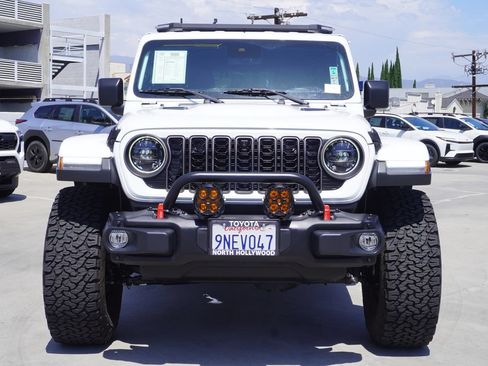Used 2024 Jeep Wrangler Unlimited Rubicon AWD/4WD image 3
