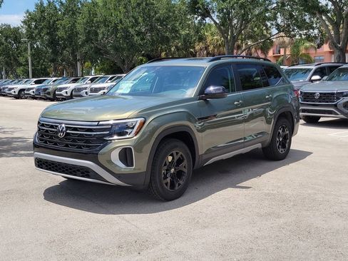 New 2026 Volkswagen Atlas Peak Edition AWD/4WD image 3