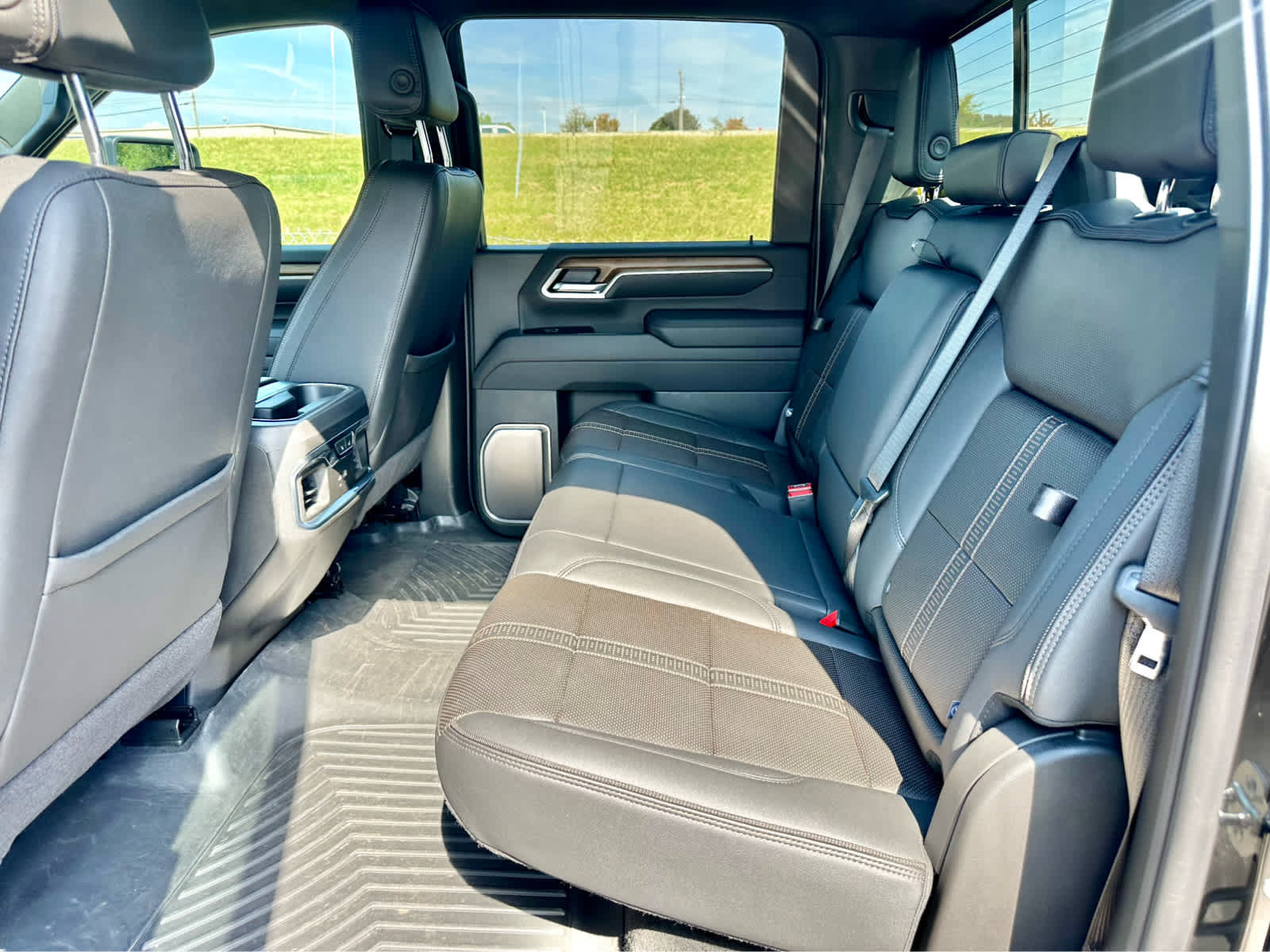 Used 2026 Chevrolet Silverado 2500 High Country w/ Midnight Edition AWD/4WD image 13