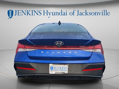 New 2025 Hyundai Elantra SE FWD image 4