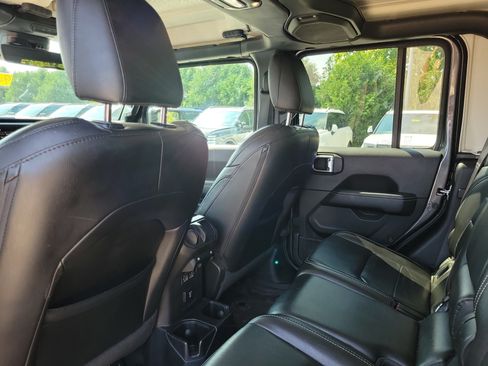 Used 2021 Jeep Gladiator Overland w/ Popular Equipment Package AWD/4WD image 14