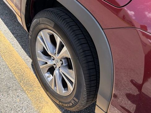 Used 2014 Toyota Highlander XLE FWD image 11