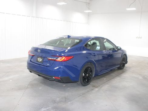 Used 2025 Toyota Camry SE FWD image 9